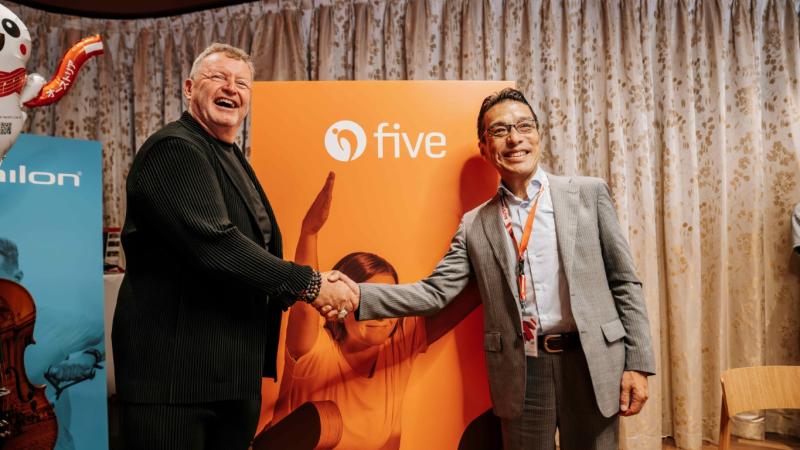 mit Katsunori Takemoto (five Japan)